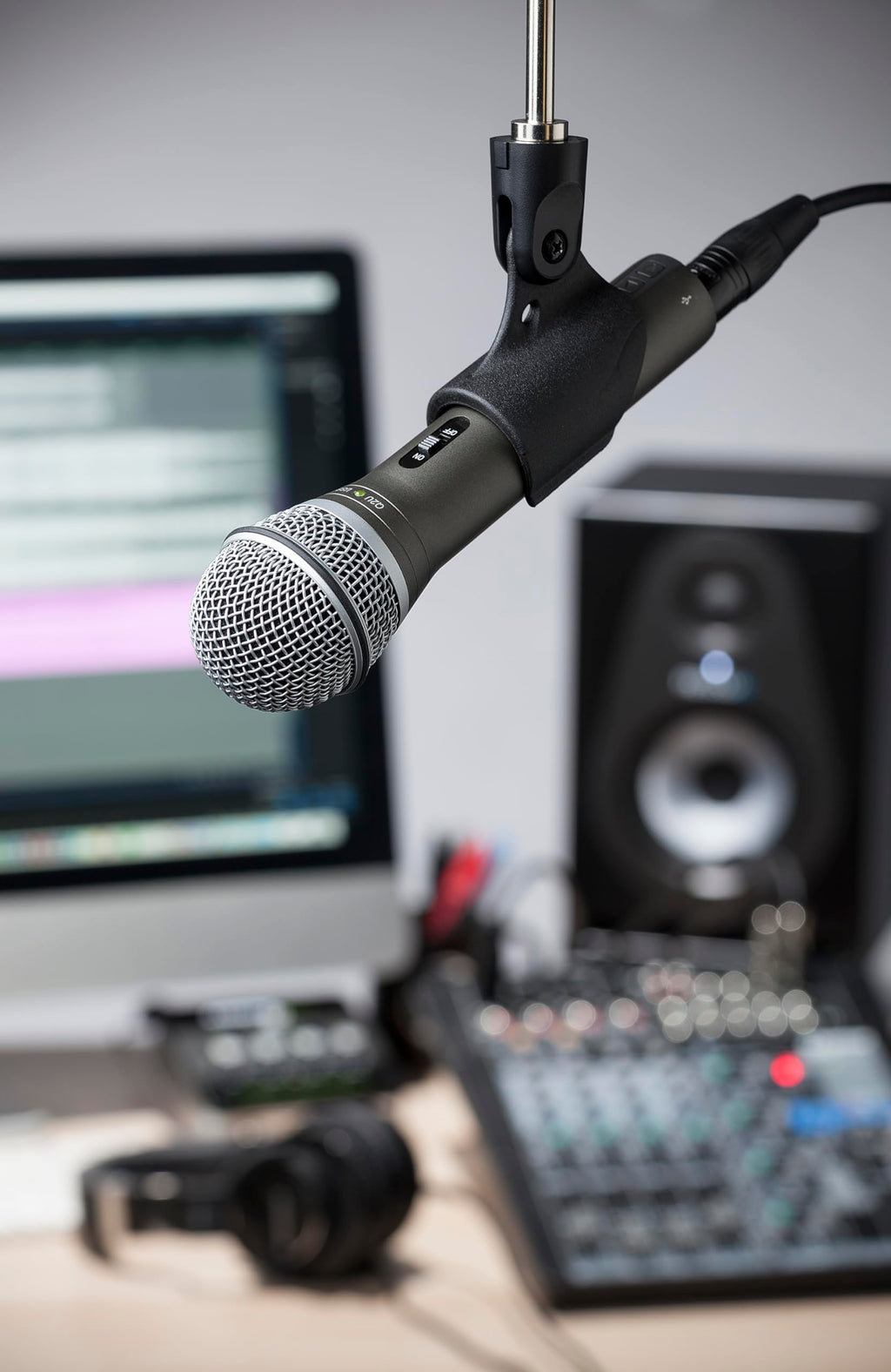USB/XLR Dynamic Microphone Pack W832