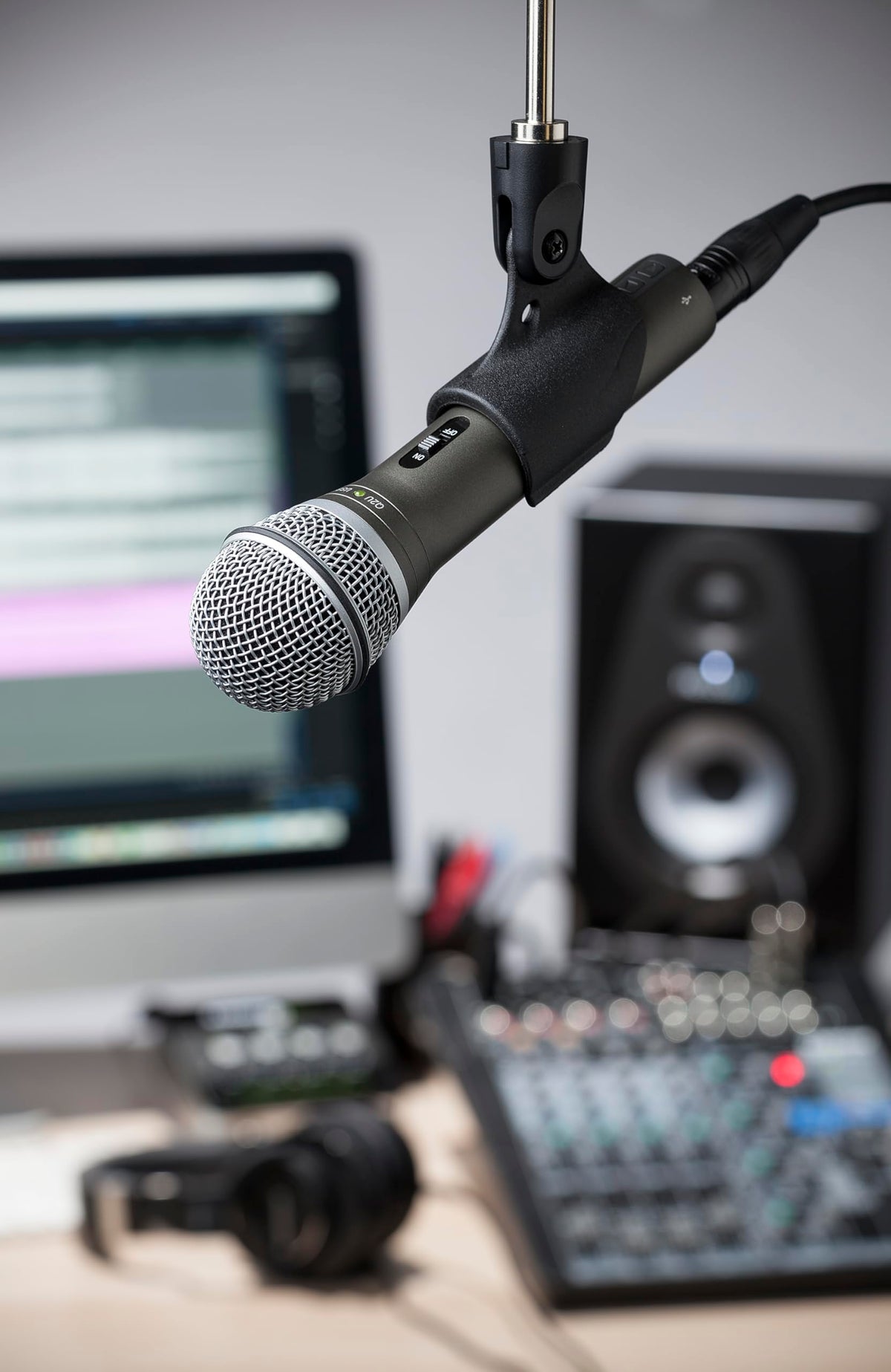 USB/XLR Dynamic Microphone Pack W832