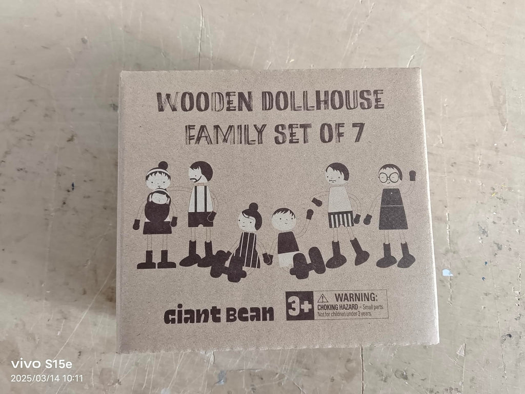 Wooden Family Dolls Set of 7 F12130